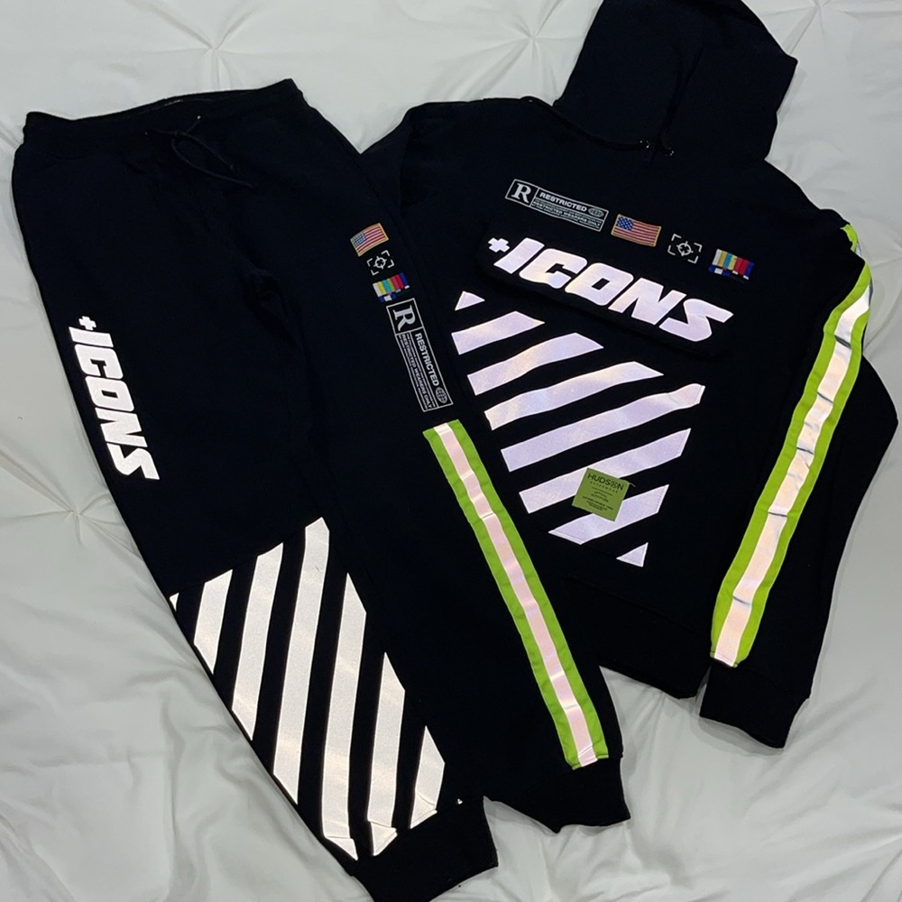 HUDSON OUTTER WEAR +ICONS REFLECTING DESIGN
Dry cleaned only